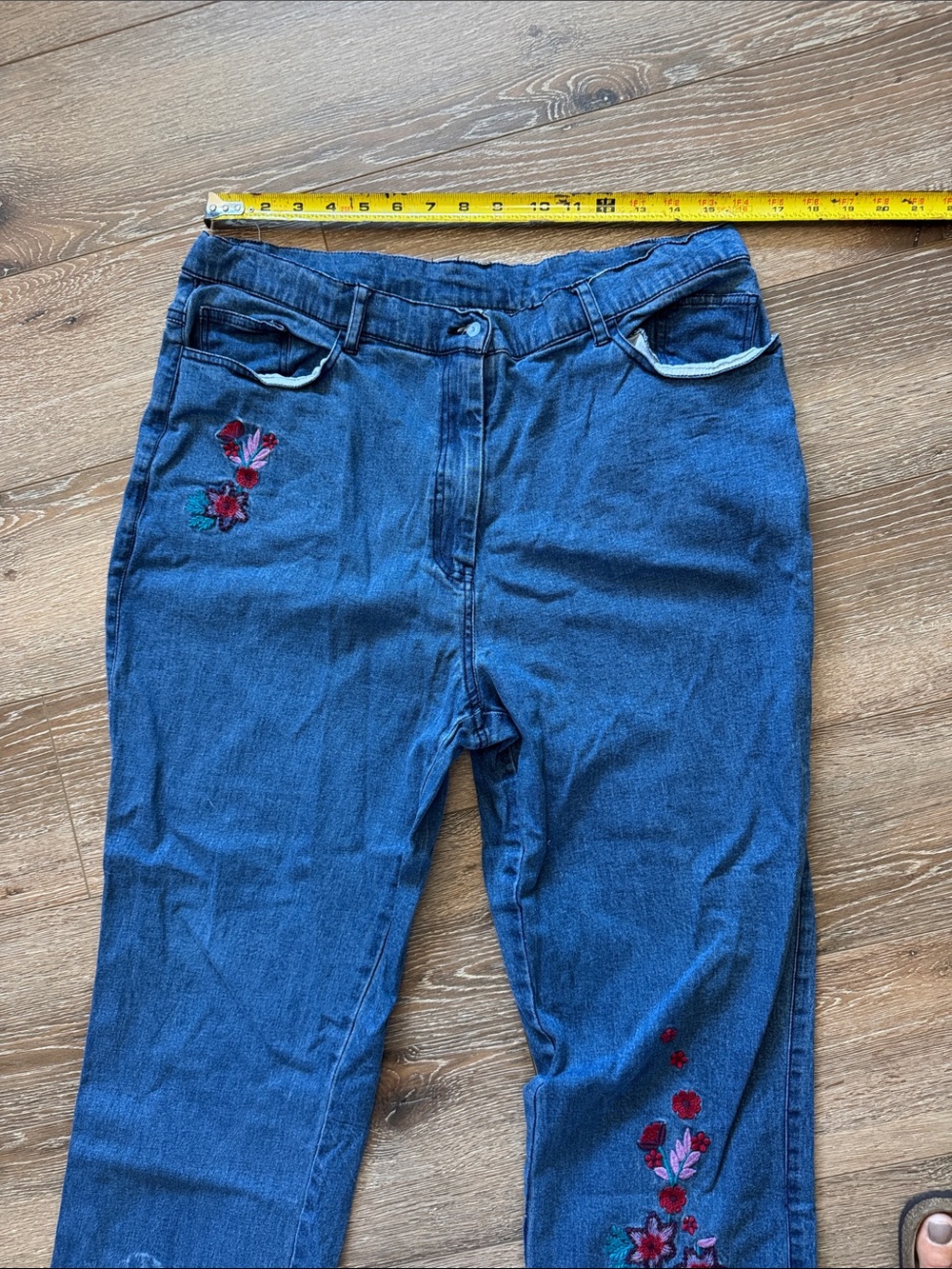 The Pyramid Collection Blue Wide-Leg Jeans with Red Floral Embroidery Size: 16 - Picture 3 of 11